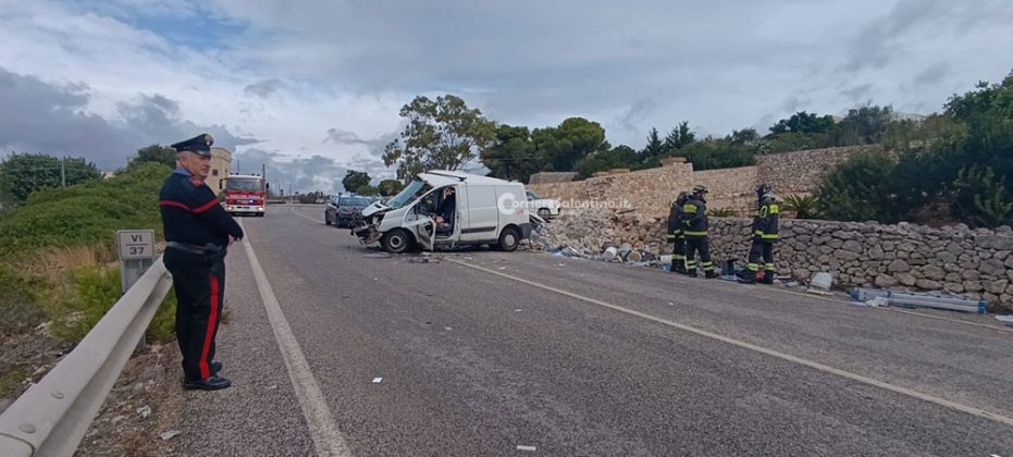Grave incidente sulla 275, operaio perde controllo del mezzo e abbatte muretto a secco: codice rosso - Corriere Salentino