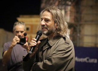 Sabato 1 novembre “Artisti barboni per un giorno – Barbonaggio Teatrale Collettivo” in piazza Sant’Oronzo