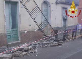 Crolla il balcone di una casa, a Guagnano, fortunatamente non ci sono feriti