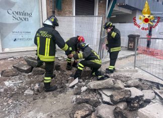 Fuga di gas per una tubazione danneggiata, vigili del fuoco intervengono in 95° reggimento fanteria