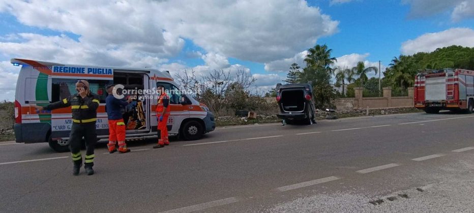 Paura sulla 275, auto si schianta contro un muretto e si ribalta: lievi ferite per le due occupanti - Corriere Salentino