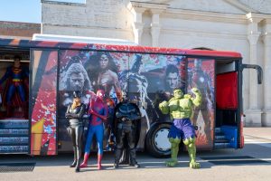 I supereroi fanno visita ai bambini del Vito Fazzi di Lecce - Corriere Salentino