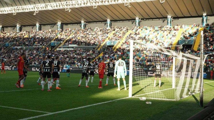 Il Lecce scivola e si fa male a Udine. Non bastano le prodezze di Berisha e N’Dry, Udinese-Lecce 3-2 - Corriere Salentino