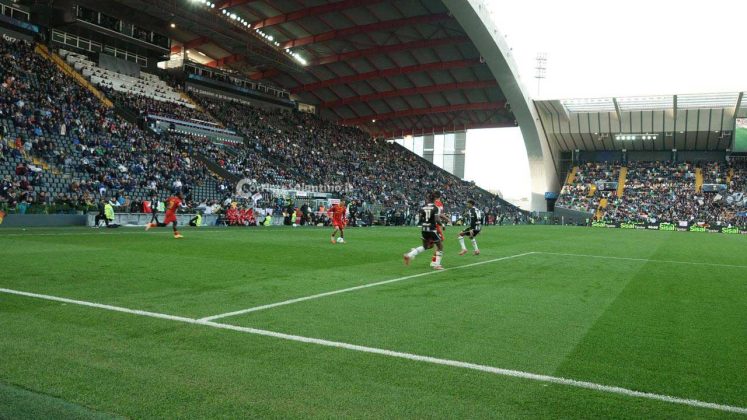 Il Lecce scivola e si fa male a Udine. Non bastano le prodezze di Berisha e N’Dry, Udinese-Lecce 3-2 - Corriere Salentino