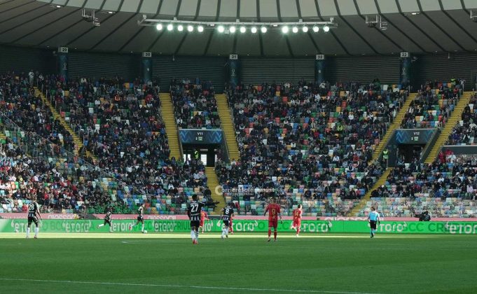 Il Lecce scivola e si fa male a Udine. Non bastano le prodezze di Berisha e N’Dry, Udinese-Lecce 3-2 - Corriere Salentino