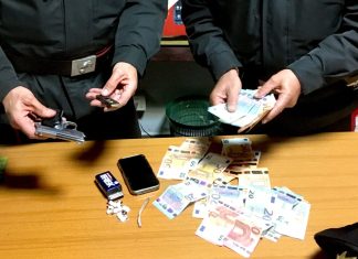 Cade dallo scooter e durante il trasporto spunta cocaina, in casa una pistola: condannato a 3 anni e mezzo