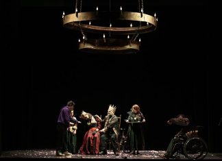 Sabato 8 e domenica 9 novembre (H)Amleto di Factory Compagnia Transadriatica per la stagione Per un teatro umano del progetto Teatri del Nord Salento