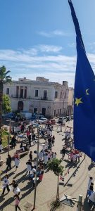 I giochi di un tempo per festeggiare i propri diritti, gli alunni dell' I.C. Polo 2, giocano in piazza - Corriere Salentino