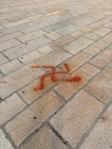 Sfregio in pieno centro nella notte di Halloween. L’assessore Guido: “Vergognoso, li prenderemo e pagheranno” - Corriere Salentino