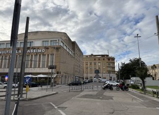 Natale tra luci e cantieri, la preoccupazione dei commercianti leccesi: “Rinviate il cantiere in viale Lo Re”