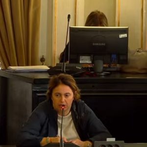 Lecce, saranno cancellati i parcheggi davanti al cinema Massimo. Spazio all’area pedonale, con aiuola e pista ciclabile - Corriere Salentino