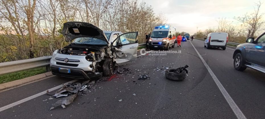 Violento scontro frontale tra due auto sulla Statale 274, diversi i feriti, due in codice rosso - Corriere Salentino
