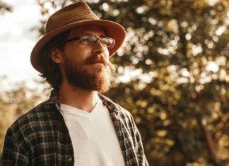 Alopecia della barba e delle sopracciglia: cause, sintomi e trattamenti