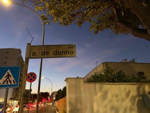 Stallo sugli interventi in via De Donno e via Papatodero: tra fondi insufficienti e timori dei residenti, i marciapiedi restano inagibili - Corriere Salentino