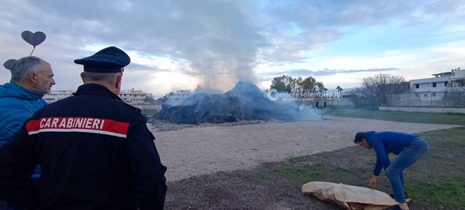 “W Sant’Andrea”, poi danno fuoco alla focareddha: gesto inquietante scuote Presicce. “Gesto vile e inqualificabile” - Corriere Salentino