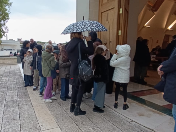 L'ultimo saluto ad Elia: dolore, lacrime e palloncini bianchi - Corriere Salentino