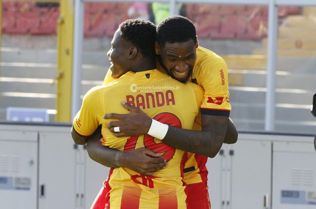 Uno-due del Lecce, poi il Torino cresce ed è sofferenza. Falcone al 90’ para rigore e il Via del Mare fa festa - Corriere Salentino