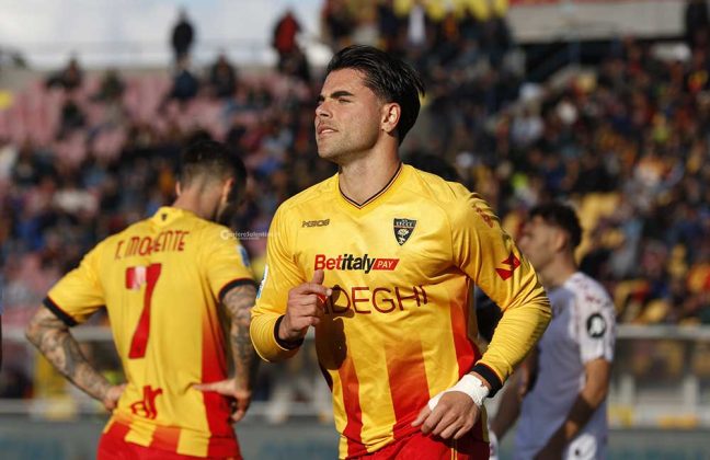 Uno-due del Lecce, poi il Torino cresce ed è sofferenza. Falcone al 90’ para rigore e il Via del Mare fa festa - Corriere Salentino