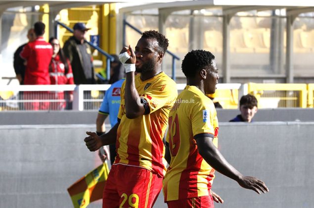 Uno-due del Lecce, poi il Torino cresce ed è sofferenza. Falcone al 90’ para rigore e il Via del Mare fa festa - Corriere Salentino