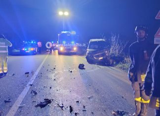 Scontro frontale sulla Statale 275 e nell’impatto tra furgone e auto perde la vita una donna