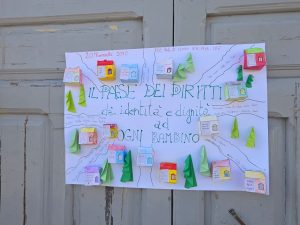 I giochi di un tempo per festeggiare i propri diritti, gli alunni dell' I.C. Polo 2, giocano in piazza - Corriere Salentino