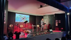 Carmiano contro la violenza sulle donne: teatro, sensibilizzazione e una panchina rossa per non dimenticare - Corriere Salentino