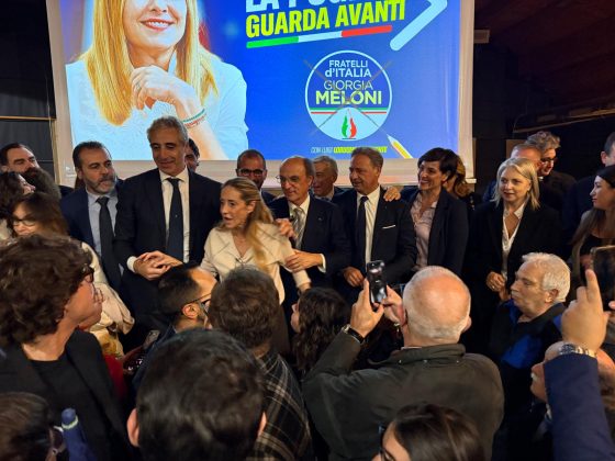 Lecce, bagno di folla per Arianna Meloni: “Invertire i pronostici”. Poli e Lobuono promettono di smentire i sondaggi - Corriere Salentino