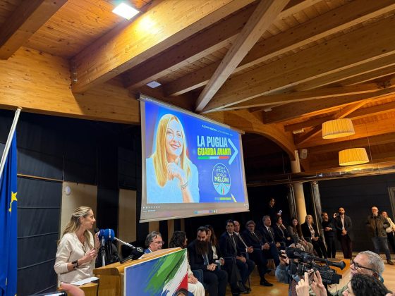 Lecce, bagno di folla per Arianna Meloni: “Invertire i pronostici”. Poli e Lobuono promettono di smentire i sondaggi - Corriere Salentino
