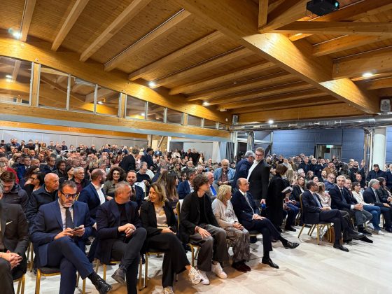 Lecce, bagno di folla per Arianna Meloni: “Invertire i pronostici”. Poli e Lobuono promettono di smentire i sondaggi - Corriere Salentino