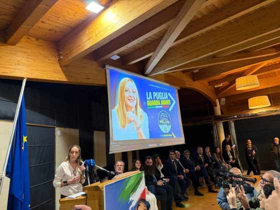 Lecce, bagno di folla per Arianna Meloni: “Invertire i pronostici”. Poli e Lobuono promettono di smentire i sondaggi - Corriere Salentino