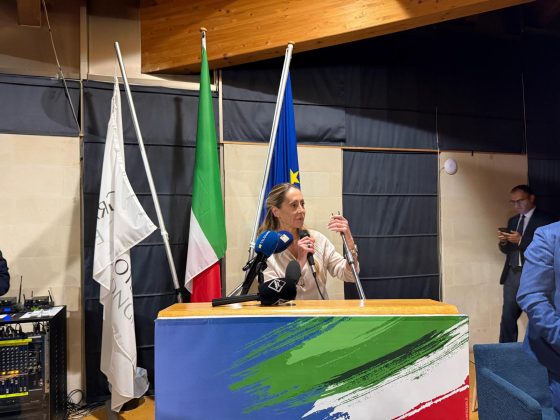 Lecce, bagno di folla per Arianna Meloni: “Invertire i pronostici”. Poli e Lobuono promettono di smentire i sondaggi - Corriere Salentino