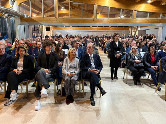 Lecce, bagno di folla per Arianna Meloni: “Invertire i pronostici”. Poli e Lobuono promettono di smentire i sondaggi - Corriere Salentino