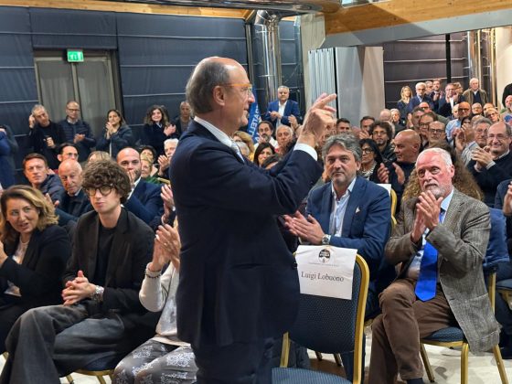 Lecce, bagno di folla per Arianna Meloni: “Invertire i pronostici”. Poli e Lobuono promettono di smentire i sondaggi - Corriere Salentino