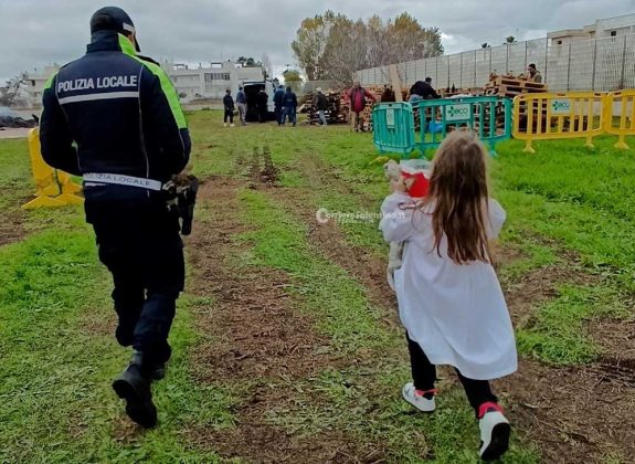 “W Sant’Andrea”, poi danno fuoco alla focareddha: gesto inquietante scuote Presicce. “Gesto vile e inqualificabile” - Corriere Salentino