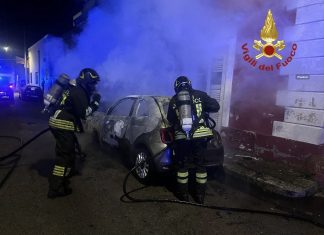 Notte di incendi: auto in fiamme a Trepuzzi e Gallipoli
