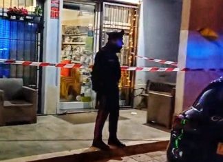 Rapina in un bar-tabacchi: titolare ferito durante la colluttazione