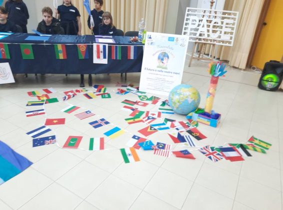 La Fiaccola della Pace giunge a Veglie, IC Impastato e Comune diventano Scuola e Città per la Pace capofila in Puglia - Corriere Salentino