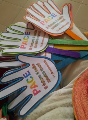 La Fiaccola della Pace giunge a Veglie, IC Impastato e Comune diventano Scuola e Città per la Pace capofila in Puglia - Corriere Salentino