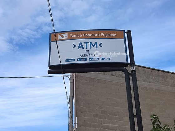 Veglie, assalto al bancomat: nuovo colpo della “banda della marmotta”. Strada cosparsa di chiodi per la fuga - Corriere Salentino