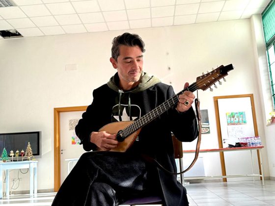 Il musicista Antonio Castrignanò in visita al Centro per i Disturbi della Nutrizione e dell’Alimentazione del DSM - Corriere Salentino