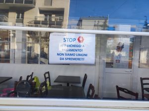 “Strisce blu: nessuno le vuole!”, sopralluogo del campo largo ai Salesiani. L'appello De Matteis: “Ascoltate la gente” - Corriere Salentino