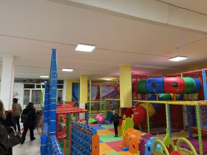 Gallipoli, inaugurata l’Allegra Combriccola: una delle più grandi sale feste, uno spazio dedicato a bambini e famiglie - Corriere Salentino
