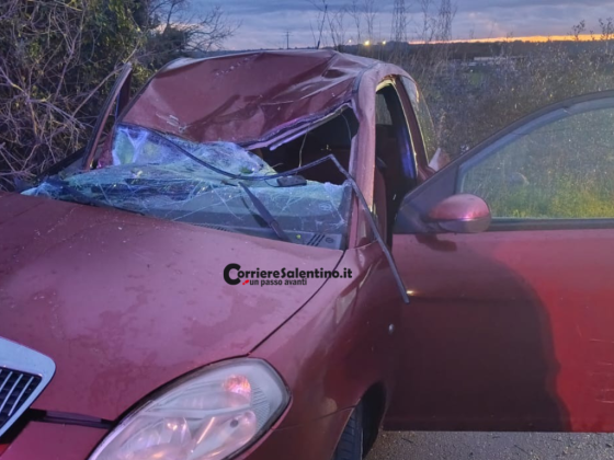 Perde il controllo dell’auto e si ribalta: paura sulla SP79 - Corriere Salentino