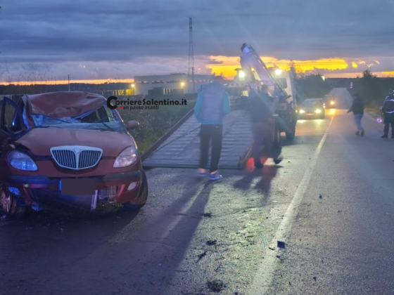 Perde il controllo dell’auto e si ribalta: paura sulla SP79 - Corriere Salentino