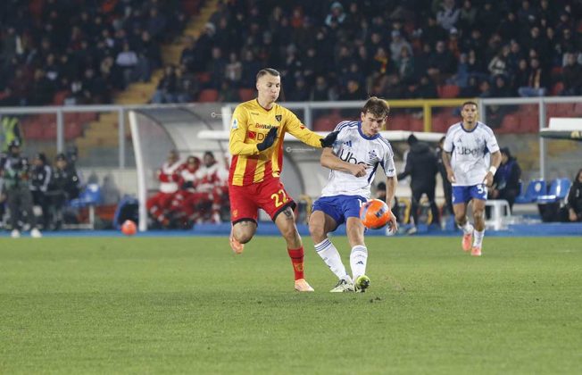 Il Lecce subisce la concretezza ed il cinismo del Como, al Via del Mare finisce 0-3 - Corriere Salentino