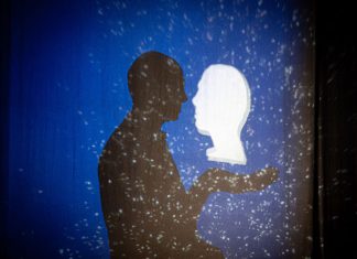 Domenica 14 dicembre “La favola di Peter” di Principio Attivo Teatro/silviOmbre