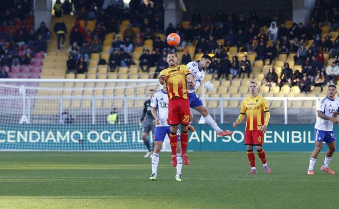 Il Lecce subisce la concretezza ed il cinismo del Como, al Via del Mare finisce 0-3 - Corriere Salentino