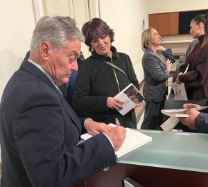 “I miei primi 80 anni a cuore aperto”: il libro del cardiochirurgo Massimo Villani, che fa battere forte il cuore - Corriere Salentino