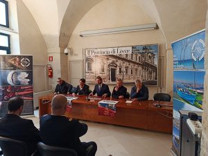 "Radici" - il Calendario 2026 dell'Area Marina Protetta Porto Cesareo presentato ufficialmente a Palazzo Adorno - Corriere Salentino