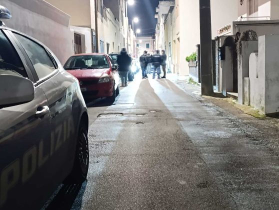Blitz della polizia in un'abitazione finisce in tragedia: muore una delle persone presenti. Indagini in corso - Corriere Salentino